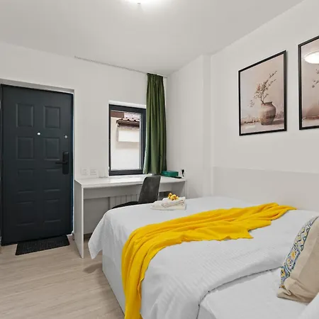 Little In Old Town * Bucarest