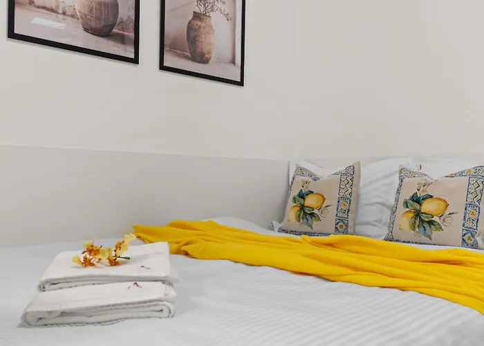 Little In Old Town Apartman